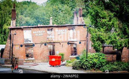 DAS SCHIEFE HAUS PUB, MORGENS NACH DEM FEUER Stockfoto