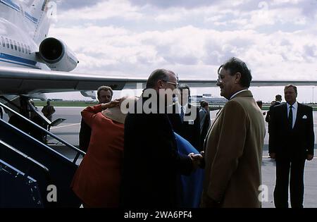 Kopenhagen/Dänemark/   HMQueen Margrethe II. Und Prinz Hnerik von Dänemark und andere Familienmitglieder begrüßen Belgien König Albert und Königin Poala von Belgien bei ihrem offiziellen Staatsbesuch in Dänemark, Begrüßung auf dem Kopenhagener Flughafen in Kastrup Stockfoto