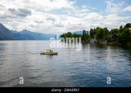 Gmunden, Österreich - 17. Juni 2023: Blick auf den Traunsee bei Gmunden in Österreich Stockfoto