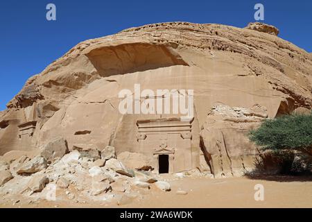 Nabatäische Grabkammer in Hegra in der Arabischen Wüste Stockfoto