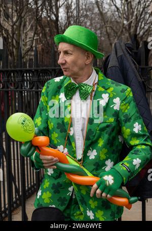 Die Leute verkleideten sich bei der Saint Patricks Day Parade im Windsor Terrace Viertel Brooklyn, NYC Stockfoto