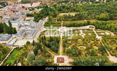 Drohnenfoto Königlicher Palast von La Granja de San Ildefonso, Palacio Real de La Granja de San Ildefonso Segovia Spanien Europa Stockfoto