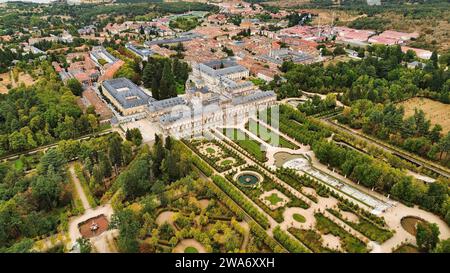 Drohnenfoto Königlicher Palast von La Granja de San Ildefonso, Palacio Real de La Granja de San Ildefonso Segovia Spanien Europa Stockfoto