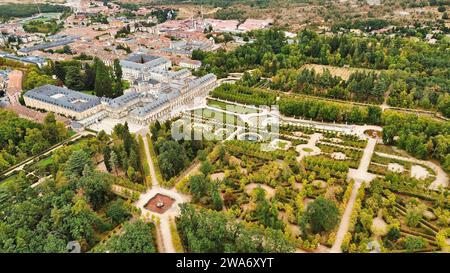 Drohnenfoto Königlicher Palast von La Granja de San Ildefonso, Palacio Real de La Granja de San Ildefonso Segovia Spanien Europa Stockfoto