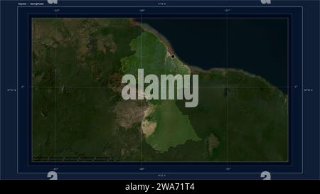 Guyana wird auf einer niedrig auflösenden Satellitenkarte mit dem Hauptpunkt des Landes, kartographischem Raster, Entfernungsskala und Kartengrenzkoordinate hervorgehoben Stockfoto