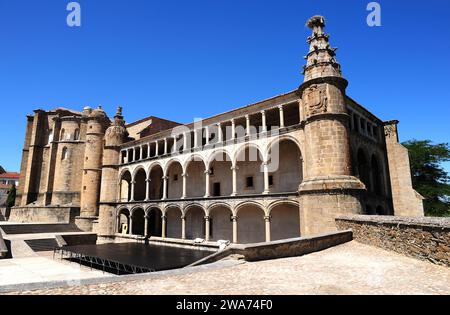 Alcantara, Convento de San Benito (Renaissance 16. Jahrhundert) und Hospederia de Carlos V. Caceres, Extremadura, Spanien. Stockfoto