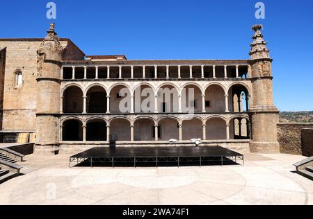 Alcantara, Convento de San Benito (Renaissance 16. Jahrhundert) und Hospederia de Carlos V. Caceres, Extremadura, Spanien. Stockfoto