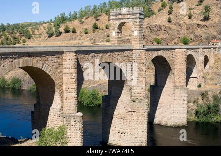 Römische Brücke von Alcantara über den Fluss Tajo. Caceres, Extremadura, Spanien. Stockfoto