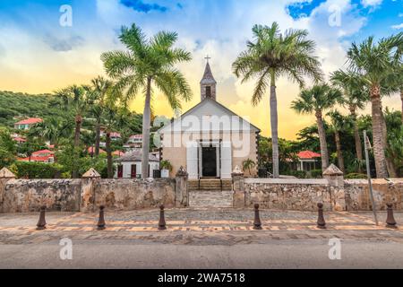 Anglikanische Kirche in Gustavia, Saint Barthelemy bei Sonnenuntergang. Stockfoto