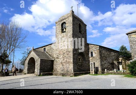 O Cebreiro, Kirche Santa Maria (vorromanische 9. Jahrhundert). Piedravita do Cebreiro Gemeinde, Ancares Lucenses, Provinz Lugo, Galicien, Spanien. Stockfoto