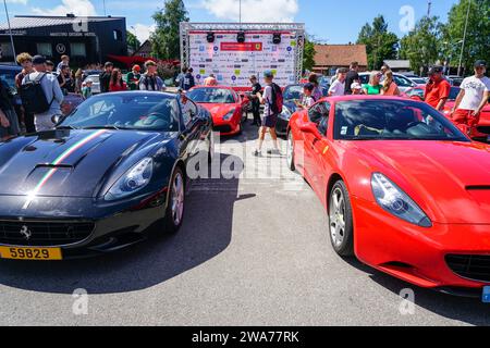 Liepaja, Lettland, 20. Juli 2023: Europäische Ferrari-Autobesitzer-Veranstaltung und Automobilausstellung, Ferrari California Stockfoto