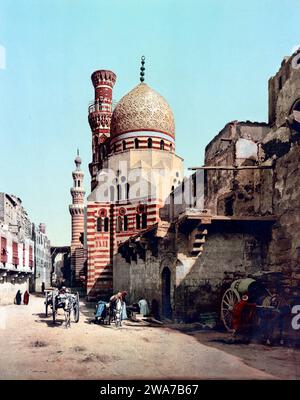 Kairo, Ägypten, Moschee, Zitadellenstraße, 1890, historische, digital restaurierte Reproduktion nach einem Original aus dem 19. Jahrhundert / Kairo, Ägypten, Moschee, Citadel Street, 1890, historische, digital restaurierte Reproduktion eines Originals aus dem 19. Jahrhundert Stockfoto