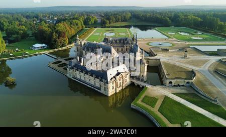 Drohnenfoto Chantilly Castle Frankreich Europa Stockfoto