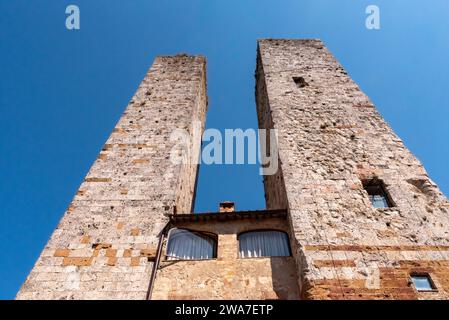 Blick auf die Salvucci-Türme in San Gimignano, Italien Stockfoto