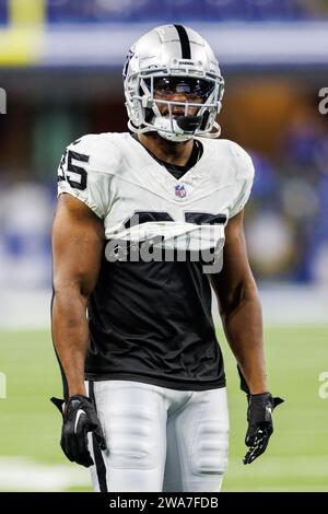 Indianapolis, Indiana, USA. Dezember 2023 31. Las Vegas Raiders Running Back Zamir White (35) während des Vorspiels gegen die Indianapolis Colts im Lucas Oil Stadium in Indianapolis, Indiana. John Mersits/CSM/Alamy Live News Stockfoto