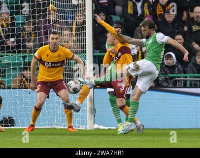 Edinburgh, Großbritannien. Januar 2024. Schottische Premiership - Hibernian FC gegen Motherwell FC 02/01/2024 Hibs' Stürmer Christian Doidge schießt als Hibernian gegen Motherwell in der Scottish Premiership im Easter Road Stadium, Edinburgh, UK Credit: Ian Jacobs/Alamy Live News Stockfoto