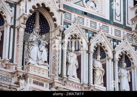 Neogotische Fassade der Renaissance-Kathedrale Santa Maria del Fiore in Florenz, Italien Stockfoto