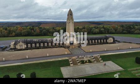 Drohnenfoto Douaumont Ossuary, Ossuaire de Douaumont Verdun Frankreich Europa Stockfoto