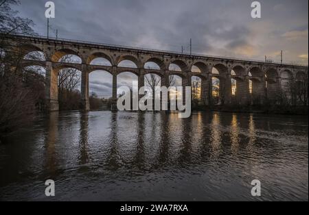 Historische Eisenbahnbrücke. Stockfoto