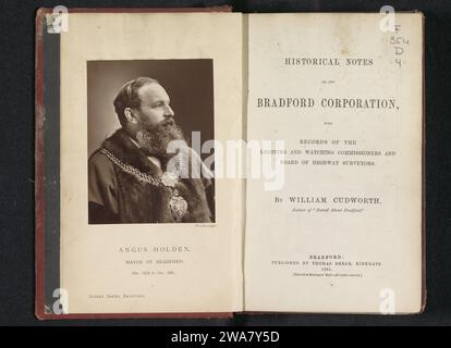 Historische Notizen über die Bradford Corporation mit Aufzeichnungen über die Beleuchtungs- und Beobachtungskommissare und den Vorstand der Landvermesser William Cudworth, 1881 Buch Bradford Paper. Pappe. Bedrucken/Ätzen von Leinen (Material) Stockfoto