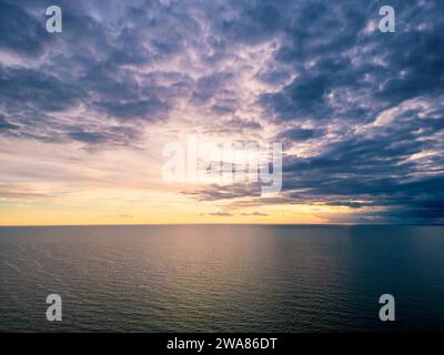 Sonnenuntergang über Madeira Beach in der Nähe von St. Petersburg, Florida, USA Stockfoto