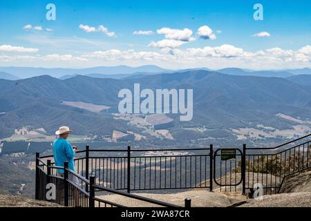 Malerische Ausblicke über die viktorianischen Alpen vom Gipfel des Mount Buffalo. Stockfoto