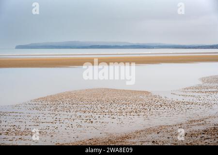 Cumber Sands an einem Herbsttag, Blick auf den Strand und den Ärmelkanal, East Sussex, England Stockfoto