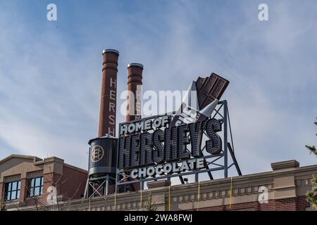 Hershey. Pennsylvania - 8. Dezember 2023: Hershey unterzeichnet sich im Hershey's Chocolate World Retail Store Stockfoto