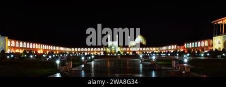 Atemberaubende Aussicht auf den Naqsh-e Jahan Platz bei Nacht Stockfoto