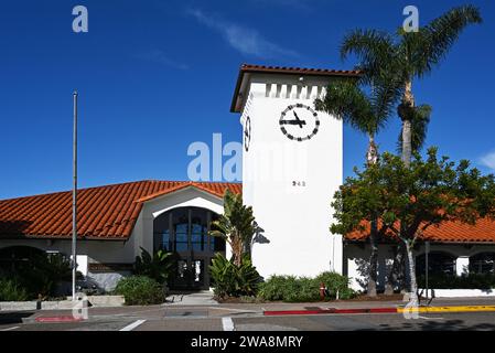 SAN CLEMENTE, KALIFORNIEN - 1. JAN 2024: Die San Clemente Public Library auf der Avenida Del Mar. Stockfoto