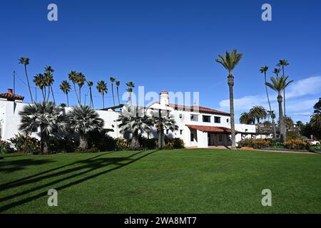 SAN CLEMENTE, KALIFORNIEN - 1. JAN 2024: Der Ole Hanson Beach Club ist ein berühmtes Wahrzeichen an der Küste, das Hochzeiten und Veranstaltungen mit Panoramablick am Wasser ausrichtet Stockfoto