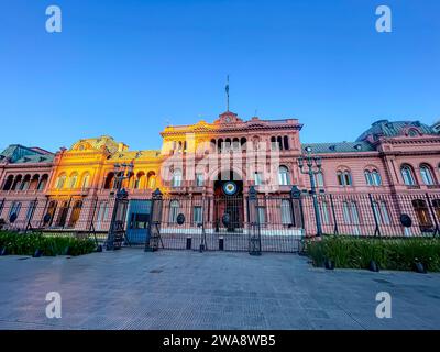 Wunderschöner Blick aus der Vogelperspektive auf die Plaza de Mayo, das Casa Rosada Presidents House, das Kirchner Cultural Centre in Puerto Madero. Buenos Aires, Argentinien. Stockfoto