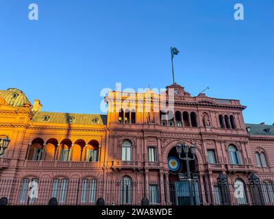 Wunderschöner Blick aus der Vogelperspektive auf die Plaza de Mayo, das Casa Rosada Presidents House, das Kirchner Cultural Centre in Puerto Madero. Buenos Aires, Argentinien. Stockfoto