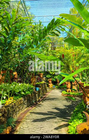 Der tropische Botanische Garten von Nongnooch ist ein sehr beliebtes Touristenziel. Es gilt als einer der 10 schönsten Gärten der Welt. In Cho Stockfoto