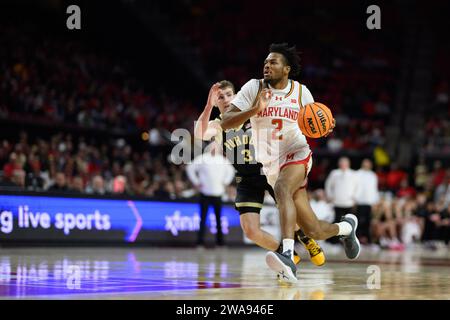 College Park, MD, USA. Januar 2024. Maryland Terrapins schützen Jahari Long (2) während des NCAA Basketballspiels zwischen den Purdue Boilermakers und den Maryland Terrapins im Xfinity Center in College Park, MD. Reggie Hildred/CSM/Alamy Live News Stockfoto