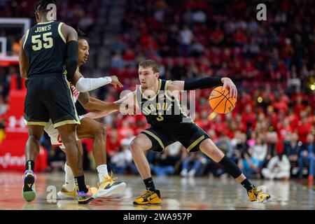 College Park, MD, USA. Januar 2024. Purdue Boilermakers Guards Braden Smith (3) dribbelt den Ball während des NCAA Basketballspiels zwischen den Purdue Boilermakers und den Maryland Terrapins im Xfinity Center in College Park, MD. Reggie Hildred/CSM/Alamy Live News Stockfoto