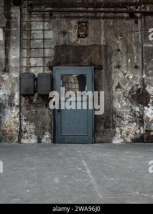 Hintergrund, digitaler Hintergrund, altes, leeres Gebäude des Schmieds im Originalzustand Stockfoto