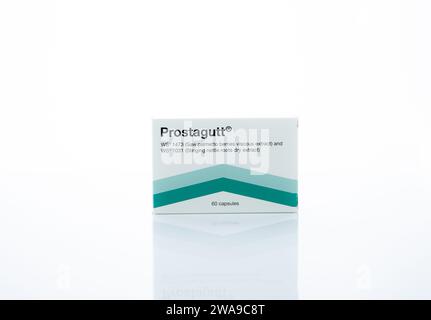 CHONBURI, THAILAND, 8. OKTOBER 2023: Prostagutt hergestellt von Catalent Germany Eberbach GmbH. Saw Palmetto und Brennnessel Extrakt Kapselpille für gutartige Stockfoto