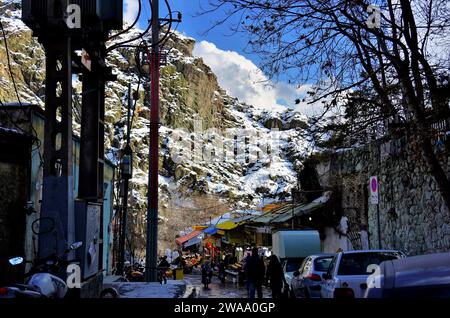 Teheran, Iran, Darband bedeutet „Tür des Berges“, ist früher ein Dorf in der Nähe von Tajrish, Shemiran mit Cafés und Restaurants. Stockfoto