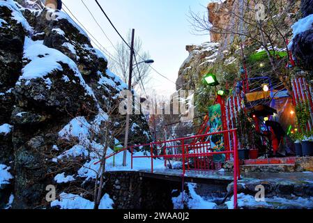 Teheran, Iran, Darband bedeutet „Tür des Berges“, ist früher ein Dorf in der Nähe von Tajrish, Shemiran mit Cafés und Restaurants. Stockfoto