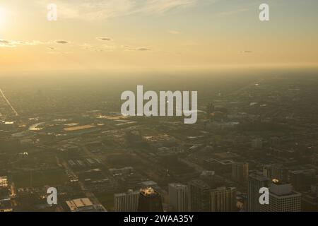 CHICAGO, IL - CA. MÄRZ 2016: Blick auf Chicago vom John Hancock Center. Chicago ist eine große Stadt in den Vereinigten Staaten von Amerika. Stockfoto