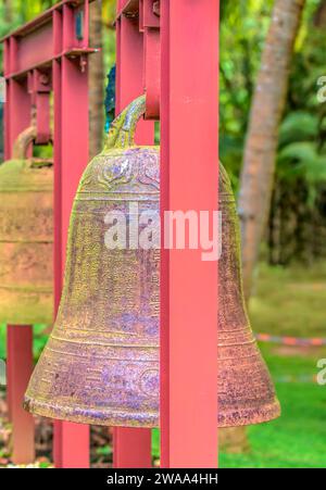 Sanya, China – 23. November 2017: Quadratische Glocken im Zentrum des Buddhismus Nanshan auf der Insel Hainan in China Stockfoto