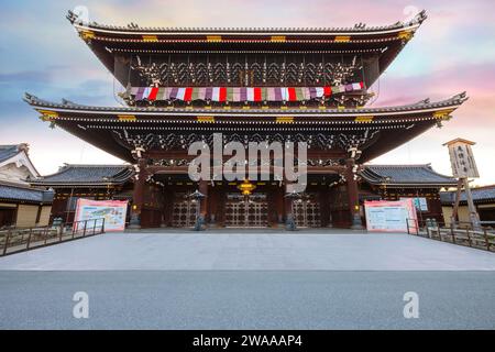 Kyoto, Japan - März 28 2023: Higashi Honganji-Tempel im Zentrum von Kyoto, einer von zwei dominierenden Sekten des Shin-Buddhismus in Japan und ab Stockfoto