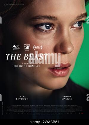 The Beast (2023) von Bertrand Bonello mit Léa Seydoux, George MacKay und Guslagie Malanda. In naher Zukunft, in der künstliche Intelligenz das Leben aller kontrolliert und menschliche Emotionen als Bedrohung wahrgenommen werden. Internationales Poster mit einem Blatt ***NUR FÜR REDAKTIONELLE ZWECKE***. Kredit: BFA / Ad Vitam Stockfoto