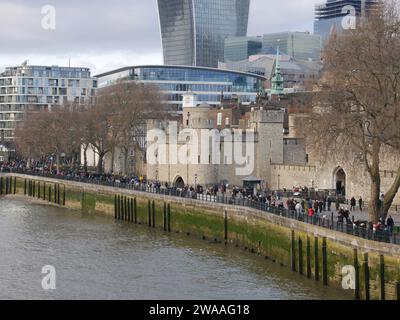 Blick auf den Tower of London von der Tower Bridge Stockfoto