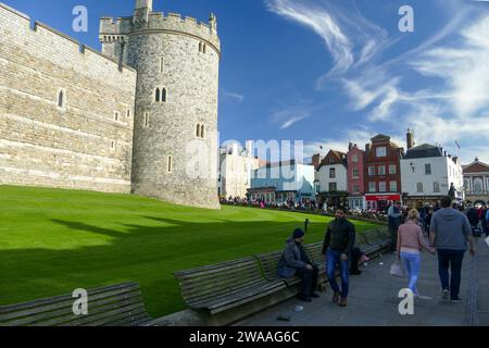 Windsor, England, Vereinigtes Königreich - 25. März 2017: Historische Stadt Windsor in der Nähe der berühmten königlichen Burg Stockfoto