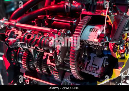 Von oben aus dem Industriebereich des modernen Motorrads Stockfoto