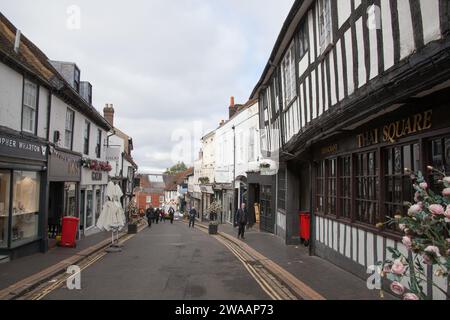 Blick auf die George Street, St Albans, Hertfordshire in Großbritannien Stockfoto