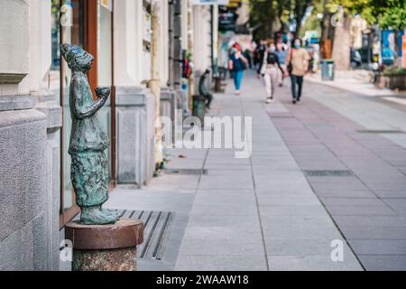 Statue auf der Shota Rustaveli Avenue im Stadtteil Mtatsminda in Tiflis, Georgien Stockfoto