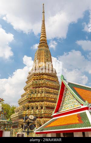 Eine Pagode im Grand Palace Komplex in Bangkok, Thailand. Stockfoto
